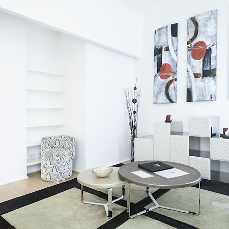 Charming Home Near Duomo Milan Bagian luar foto