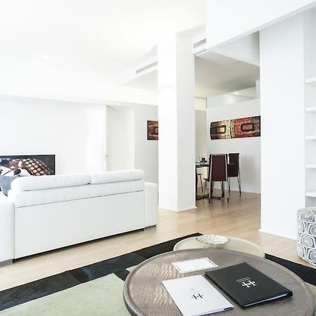 Charming Home Near Duomo Milan Bagian luar foto