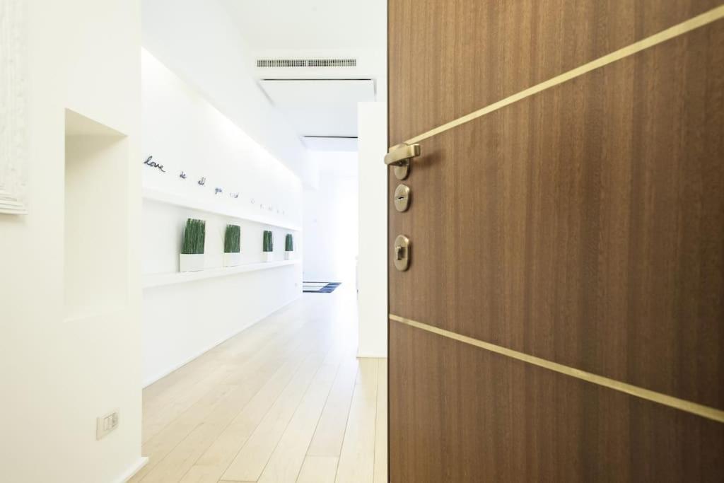 Charming Home Near Duomo Milan Bagian luar foto