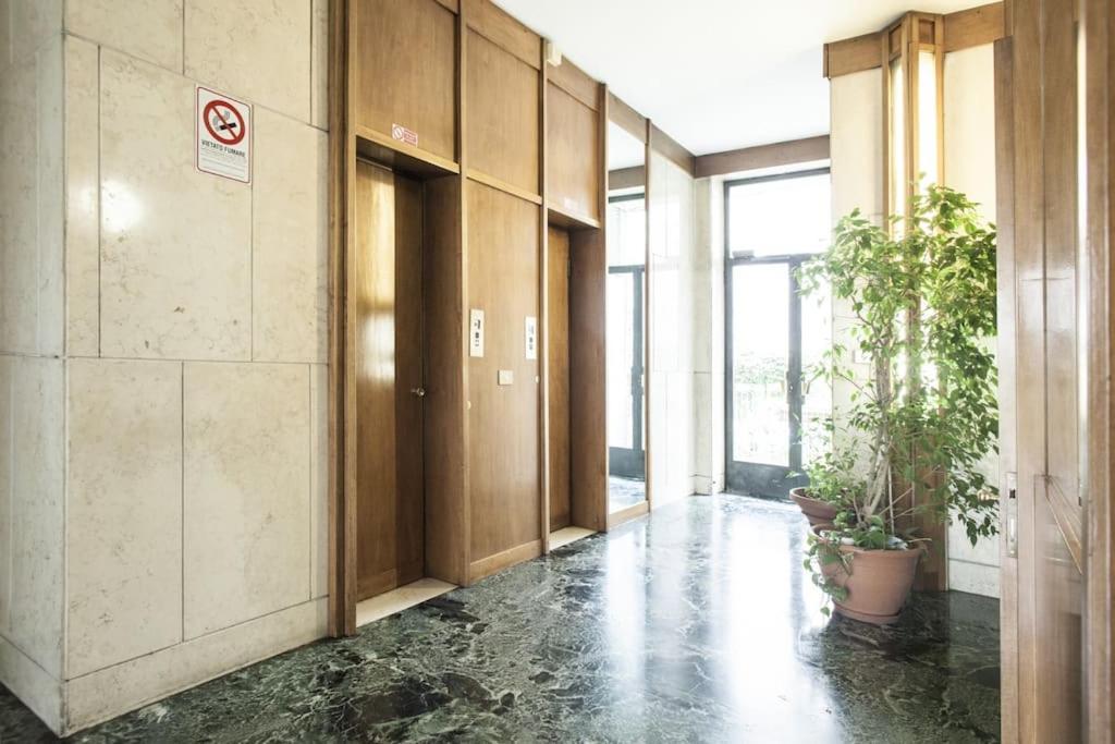 Charming Home Near Duomo Milan Bagian luar foto