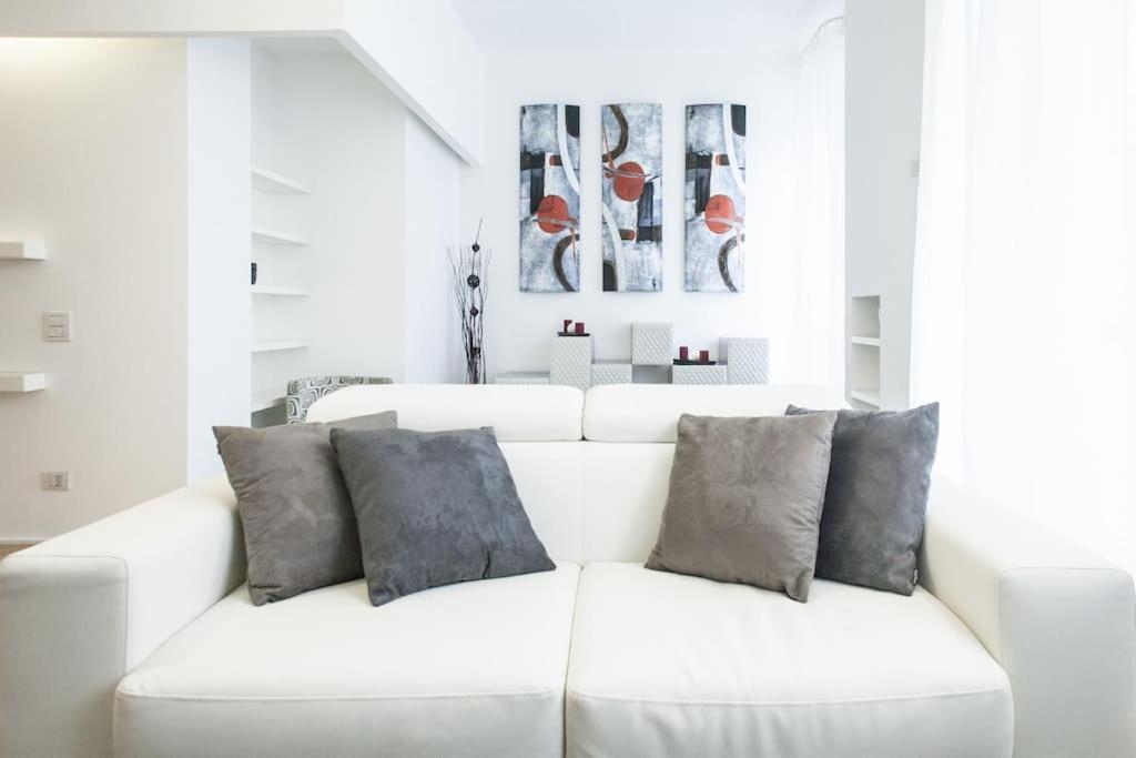 Charming Home Near Duomo Milan Bagian luar foto