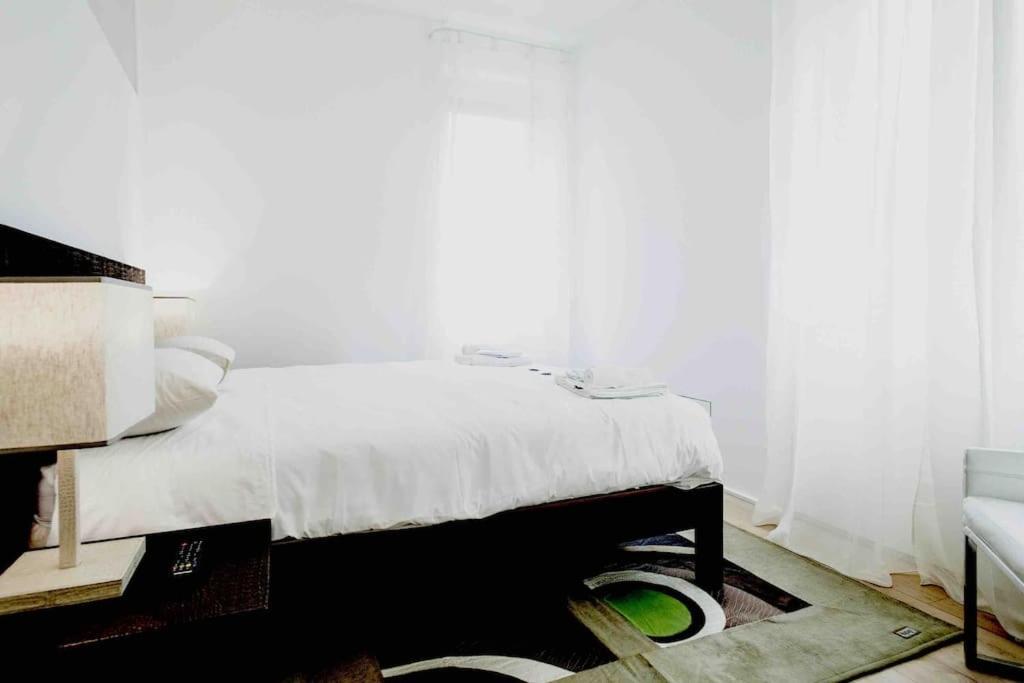 Charming Home Near Duomo Milan Bagian luar foto